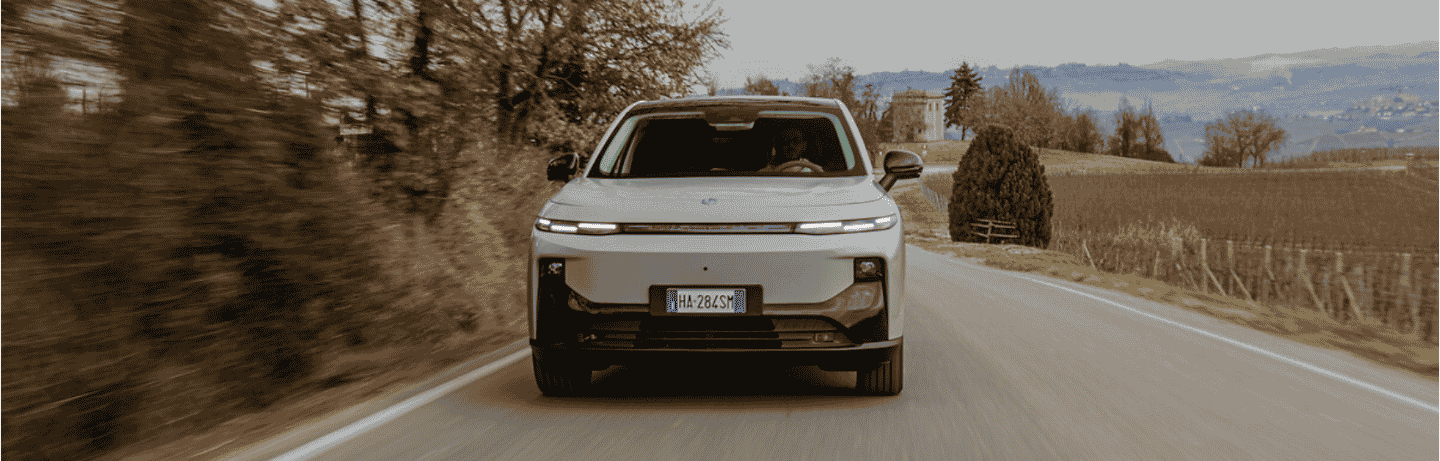 Leapmotor-B10-e-Hybrid-SUV-concession-valence-drome